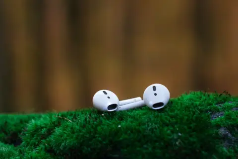 Jak połączyć AirPods z Samsungiem - proste kroki bez problemów