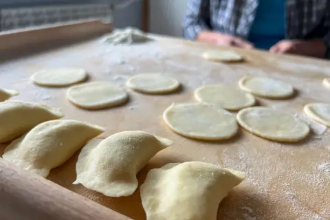 Ciasto na pierogi z mlekiem - przepis na pyszne, elastyczne ciasto