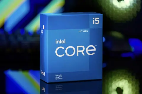 Intel Core i5-12400F Box. Der Prozessor ist bereit für den Test.