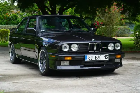 BMW M3 E30: Ile kosztuje kultowy model? Ceny i porady