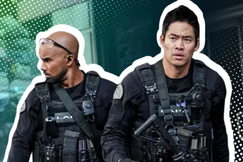 Zwei SWAT-Beamte, bereit für den Einsatz in Staffel 8. Sie tragen schwarze Uniformen und Westen.