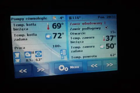 Ustawienie zaworu mieszającego do podłogówki: otwarcie 15%, temp. bieżąca 37°, zadana 50°.