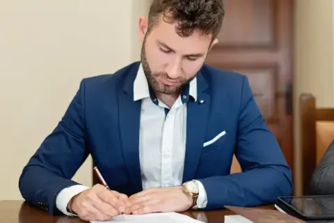 Ile zarabia aplikant notarialny? Zaskakujące fakty o wynagrodzeniu