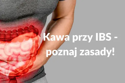 Osoba z bólem brzucha, symbolizującym zespół jelita drażliwego. Czy kawa jest wrogiem przy IBS? Poznaj zasady!