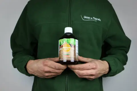 Wrotycz ekstrakt, naturalny środek mikrobiologiczny, który pomoże pozbyć się pędraków z Twojego ogrodu.