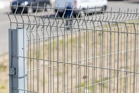 Ogrodzenie panelowe 2D czy 3D: Które wybrać, by uniknąć błędów?