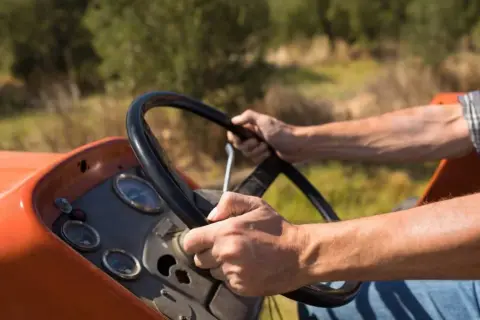 Co ile motogodzin wymiana oleju w T25, aby uniknąć awarii?