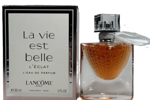 Elegancki flakon i pudełko perfum Lancôme La Vie Est Belle L'Éclat. Zapach, który rozświetla życie.