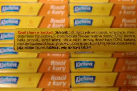 Kostki rosołowe: Rakotwórcze MSG czy ukryta sól? Sprawdź!