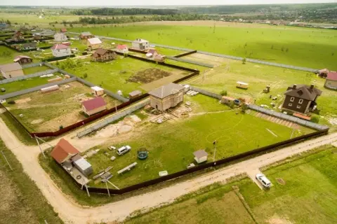 Kiedy działka rolna staje się budowlaną? Kluczowe informacje i procesy