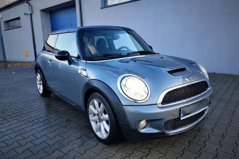 Twój MINI R56: Pojemność baku, realny zasięg i pułapki wskaźnika