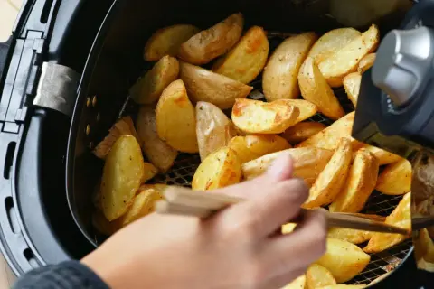 Idealne frytki z frytkownicy beztłuszczowej: Koniec z gumowatymi!