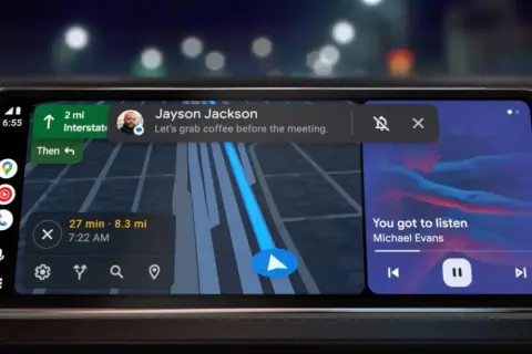 Un bug Android Auto affiche une notification de message et la musique en même temps.