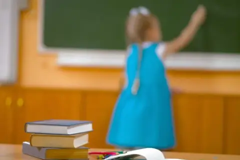 Nauczanie zdalne 2026: Czy powrót do ekranów jest nieunikniony?