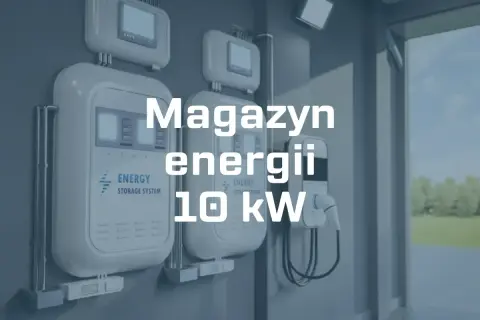 Magazyn energii 10 kW na ile wystarczy? Dwa nowoczesne urządzenia do przechowywania energii zamontowane na ścianie, jedno z kablem do ładowania.