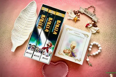 Biblia w komiksach, pamiątka komunii, aniołki i różaniec. Psychologia zwracania się po imieniu buduje więź.