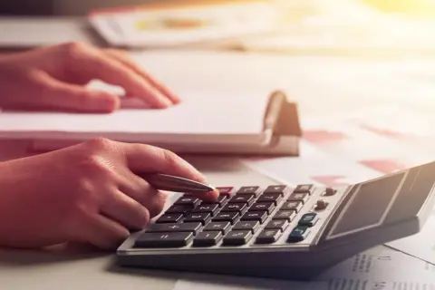 Fundusz Alimentacyjny: Jak obliczyć dochód i nie stracić świadczenia?