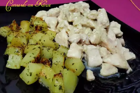 Raxo de pollo cremoso con patatas asadas y hierbas. Un plato casero que invita a disfrutar.