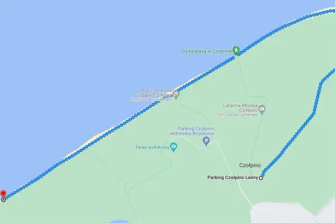 Mapa z zaznaczoną trasą wzdłuż wybrzeża, prowadzącą do "Zatopiony las koło Czołpina", dzikiej plaży i wydmy.