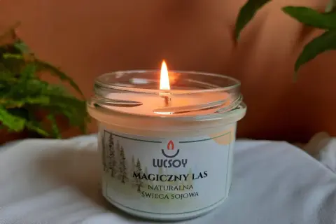 Świeczka o zapachu lasu - naturalne właściwości i relaksujący aromat