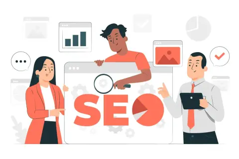 Equipo colaborando para optimizar SEO. Analizan datos, usan lupa y tablet para mejorar visibilidad.