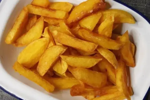 Jak pokroić ziemniaki na idealne frytki? Poradnik krok po kroku