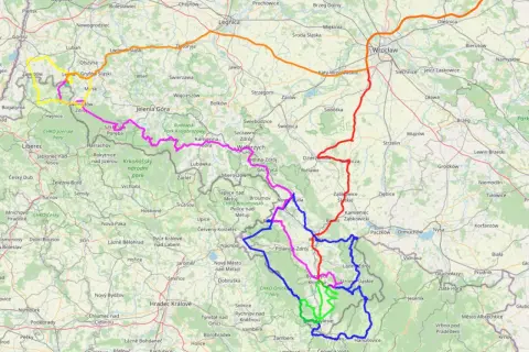 Trasy motocyklowe Mazowieckie: malownicze drogi przez Sudety i Kotlinę Kłodzką, idealne na weekendową wyprawę.