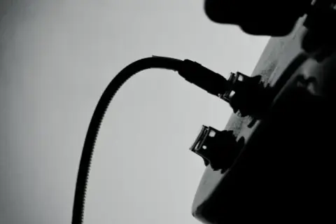 Twoja pierwsza gitara elektryczna: jak zacząć i nie żałować?