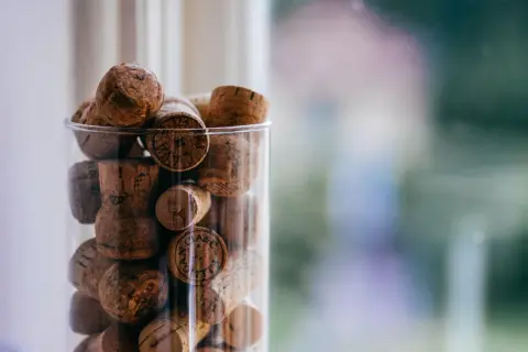 Co z korków po winie? Kreatywne DIY, recykling i zero waste!