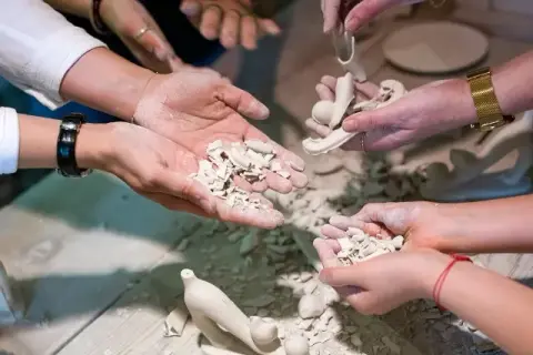Ćmielów atrakcje: odkryj niezwykłe miejsca i warsztaty porcelany