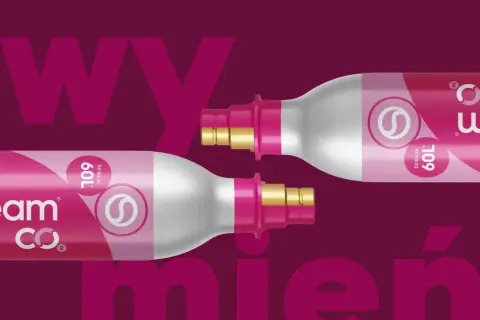 Dwa naboje do saturatora SodaStream, gotowe do wymiany.
