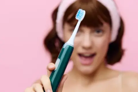 Czy szczoteczka soniczna niszczy szkliwo? Sprawdź, jak uniknąć uszkodzeń