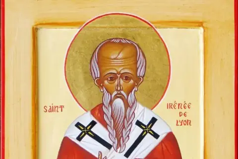 Icône de saint Irénée de Lyon, patron des théologiens, le représentant avec une barbe blanche et des croix sur sa robe.