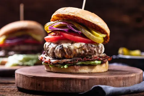 Jakie dodatki do burgera? Przepisy na sosy i pyszne kompozycje.