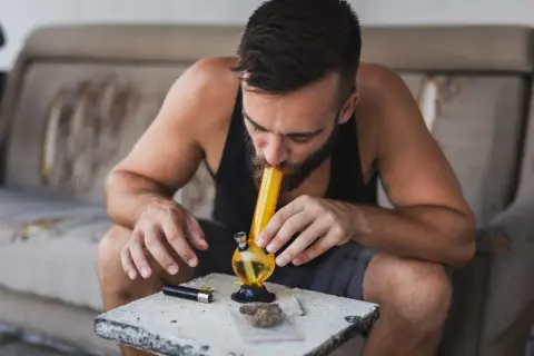 Marihuana: objawy uzależnienia kiedy "chcę" to już "muszę"?