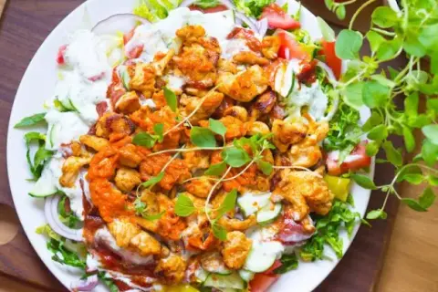 Kebab na talerzu: kalorie, składniki i jak wybrać wersję fit