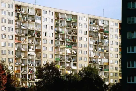 Z czego budowano bloki? Poznaj materiały i technologie z lat 60