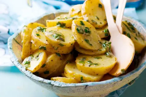 Salade de pommes de terre: Mes secrets pour la réussir à coup sûr.
