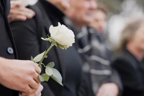 Jak się ubrać na pogrzebie mężczyzna, aby nie popełnić faux pas