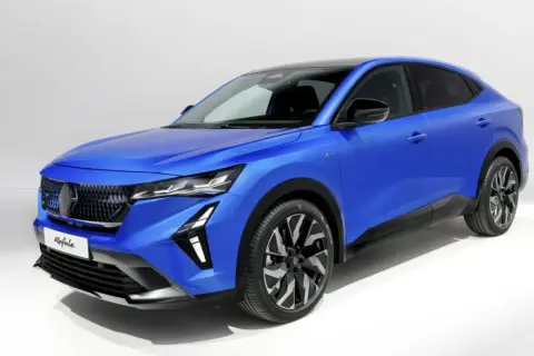Niebieski Renault Rafale, SUV coupe, prezentuje swoje dynamiczne linie i sportowy charakter. Poznaj jego wymiary i możliwości.