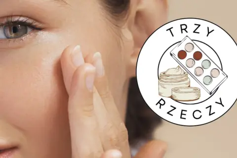 Delikatna, nawilżona skóra z efektem dewy skin, muśnięta palcami. Obok logo "Trzy Rzeczy" z kosmetykami.