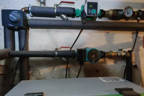 Termik rozwarty zasobnik otwarty sas. Instalacja grzewcza z pompą Wilo i termostatem Afriso.