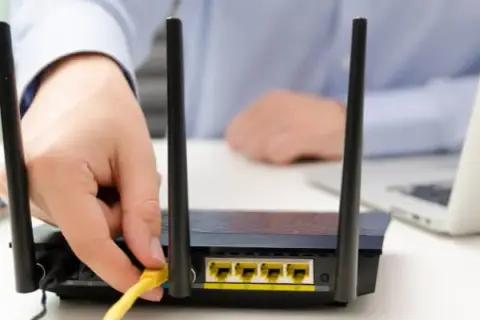 Jak podłączyć dwa routery kablem i uniknąć problemów z siecią