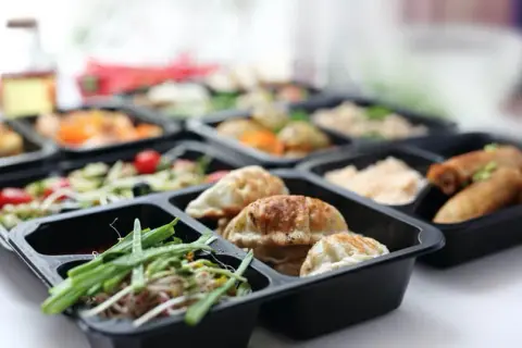 Catering dietetyczny: Co to? Przewodnik po dietach pudełkowych i ich zaletach