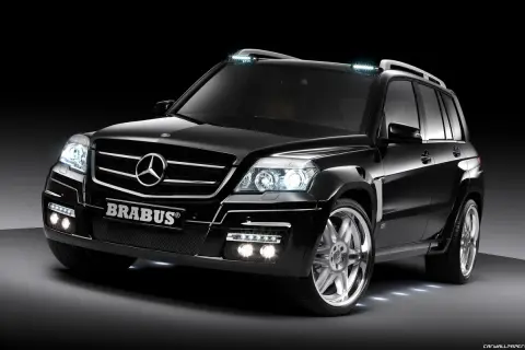 Svart Mercedes GLK 220 med Brabus-styling och extra LED-lampor. En potentiell mercedes glk 220 problem kan vara att den är för snygg.