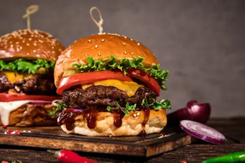 Jak składać burgera? Sekrety stabilnej i pysznej konstrukcji