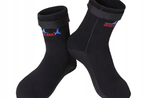 Buty do wody: Wybierz idealne na jeżowce, basen i morsowanie!