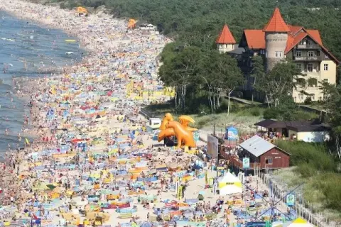 Łeba ile mieszkańców – zaskakujące dane o populacji i sezonowych zmianach