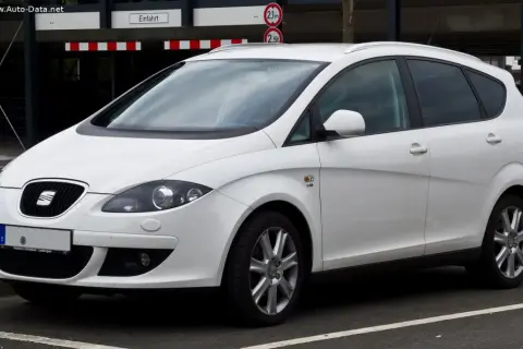 Seat Altea 1.6 TDI 105cv blanco, aparcado. Posibles problemas de este modelo.