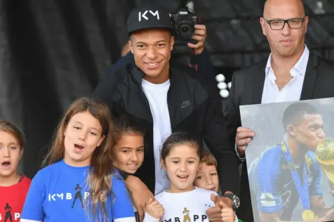 Czy Kylian Mbappé ma dzieci? Zaskakujące fakty o jego życiu osobistym